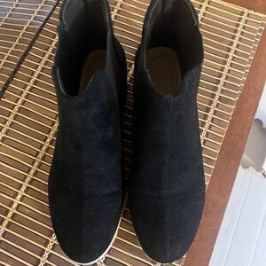 Suede Black bootie wedge size 9 Like New🎈